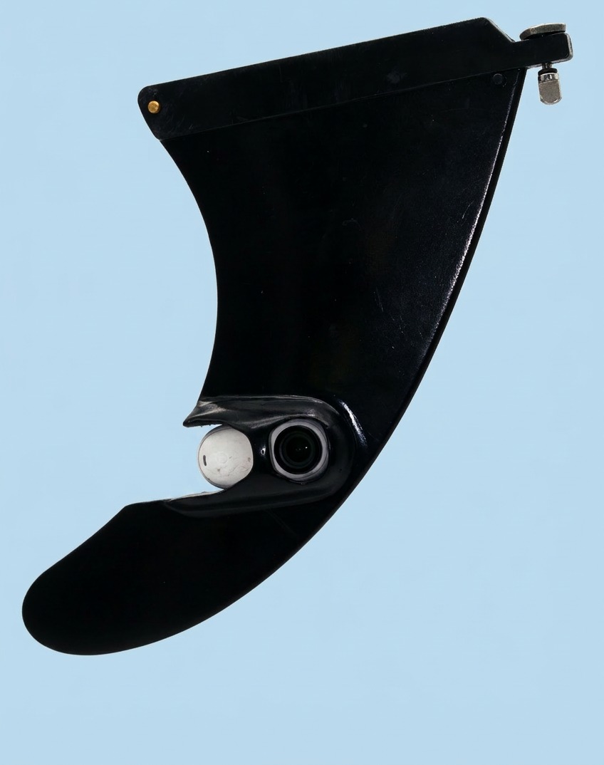Side profile of the fin-shaped camera housing